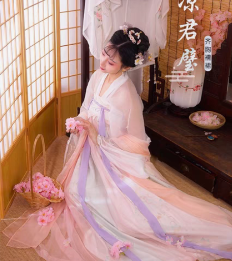 都成南庄全套，穿出去两次，没有任何瑕疵，L...