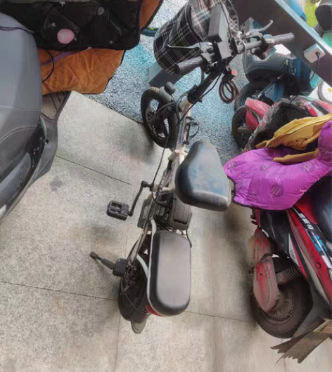 五羊电动折叠自行车，满电可跑25km，去年...