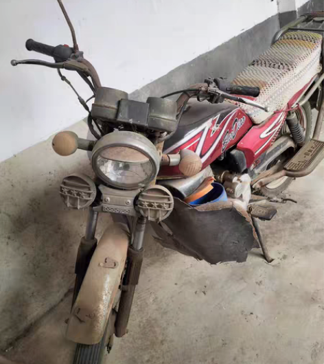 宝雕125摩托车,一手车,电打火一把着 感...