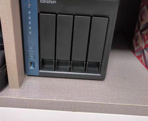 威联通qnap TS-451D,还是...