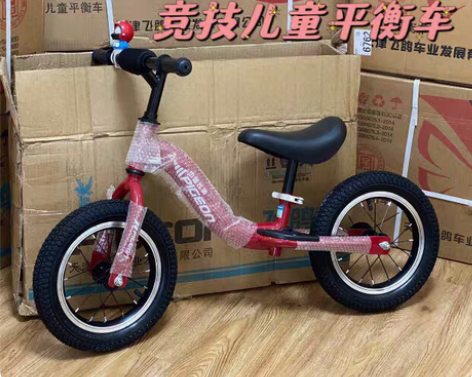 包邮出全新正品飞鸽平衡车儿童无脚踏两轮学步...