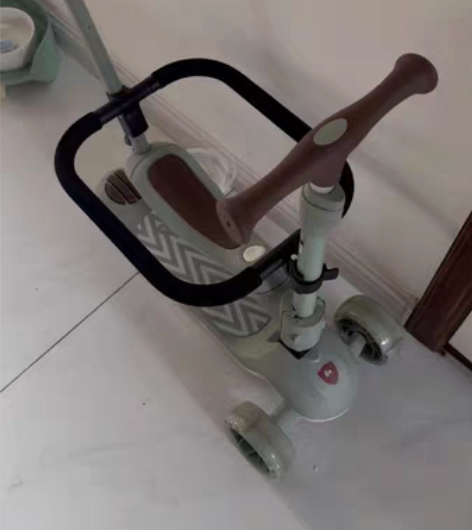 转卖贝易儿童滑板车男童女童溜溜车可坐可骑滑...