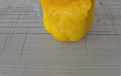 包邮古玩收藏,福建田黄石小白菜款小笔筒摆件...