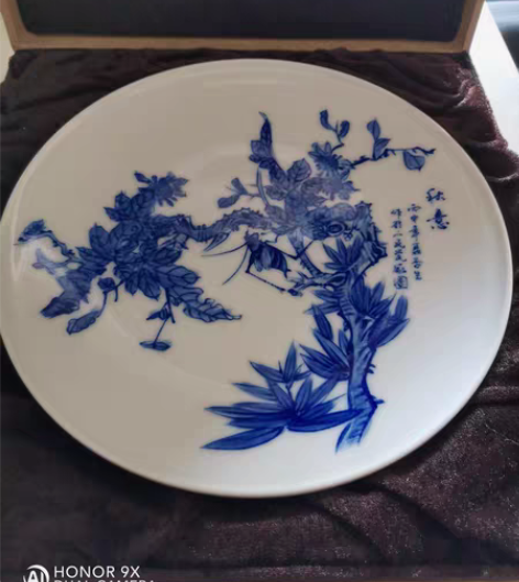 包邮秋意,旧藏美品,手绘青花虫草赏盘。带锦...