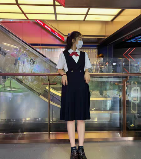 包邮人生第一天jk制服,当时图新鲜逛街的时...