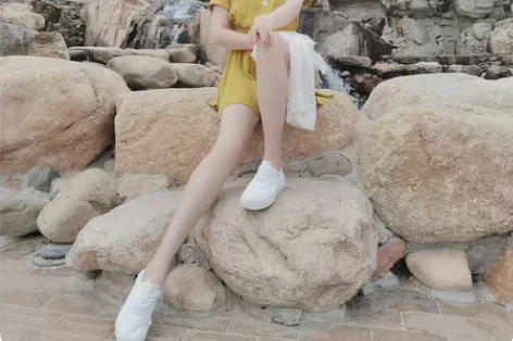 姜黄色连体裤 小露背后小心机 喜欢的私聊 ...