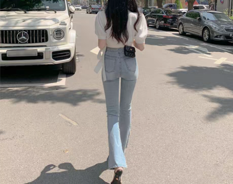 转卖高腰微喇牛仔裤女春秋浅色小个子马蹄裤高...