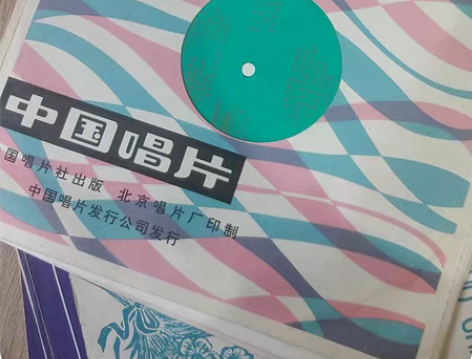 包邮精美的7,80年代老塑科唱片,品相完好...