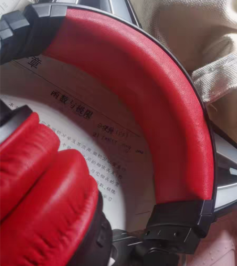 包邮妖舞耳机，半包邮 正常老化现象横梁断裂...
