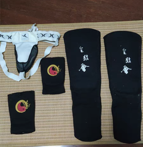 少儿空手道护具，全套25元。二手货物，售出...