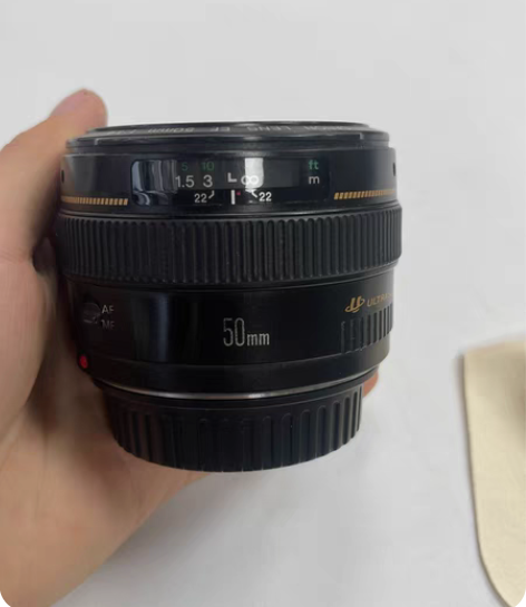 佳能 EF 50 f1.4 镜头，带前后盖...