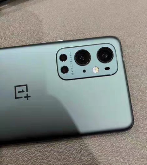 包邮一加9Pro,屏幕没什么问题,有一个小...