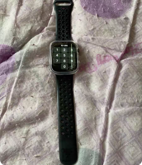 苹果S5手表一个,没有充电器,只有表带一条...