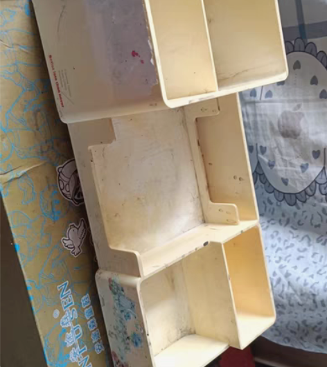 出个得力笔筒 稍微有点脏,其他一切正常 ...