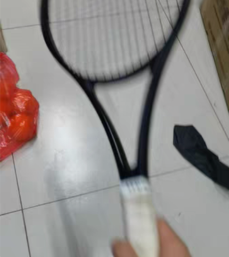 威尔胜小黑拍，网球拍，上体育课用，用了两学...