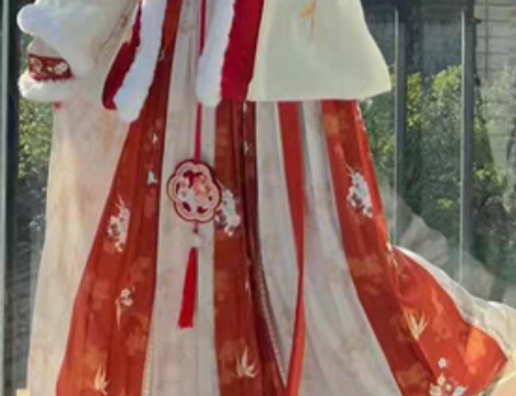 转卖琉璃记红白汉服冬装三件套 质量很好,刺...