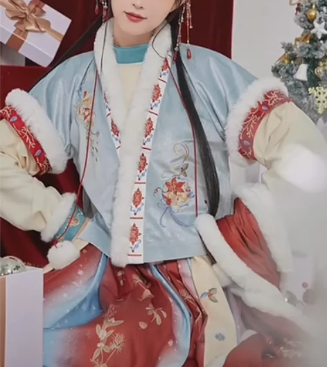 七月夕汉服,只穿过两次 九成新 有需要的...