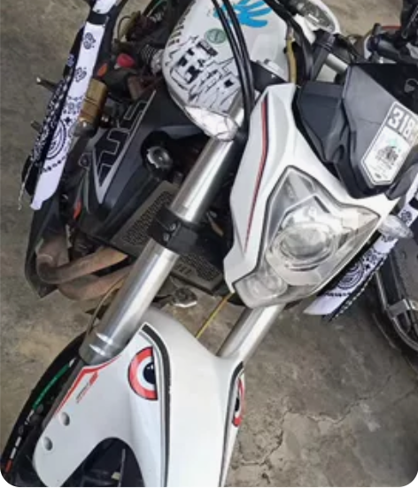 贝纳利黄龙300,裸车,16年,自己骑的车...