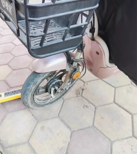 哈啰棒途电动车 ，大概能跑15-20公里，...