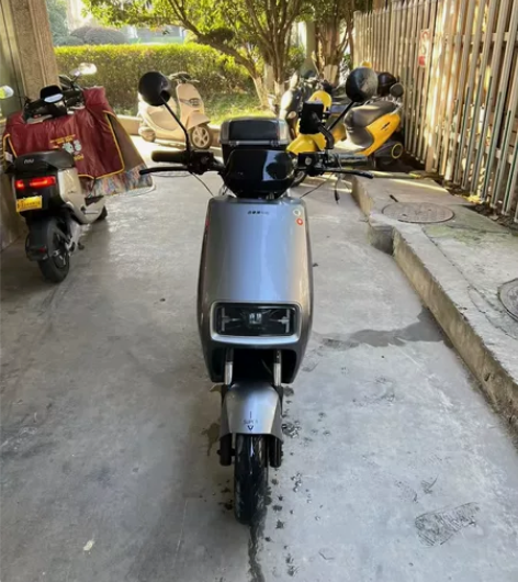 绿源电动车,二手电动车,新国标黄牌。特价处...