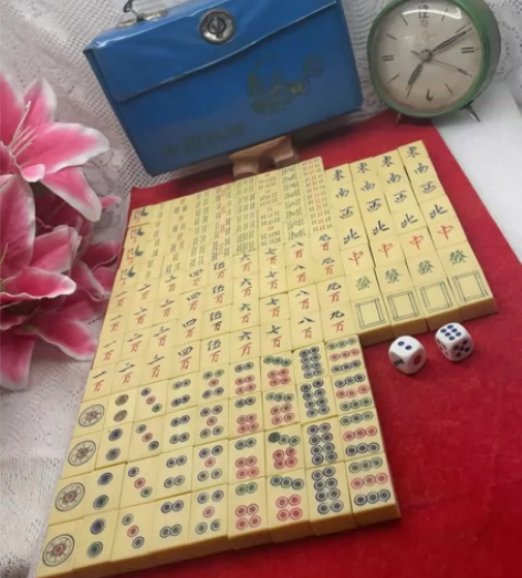几十年前的赛璐璐麻将136个和原装熊猫图案...