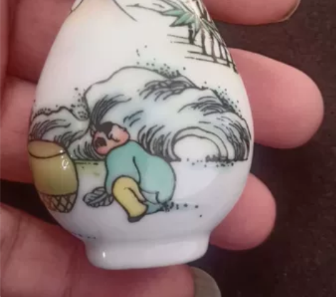 乾隆年制鼻烟壶,老气劲挺漂亮,老物件品相如...
