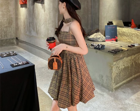 法式吊带连衣裙甜美设计感小众高级感显瘦夏季...