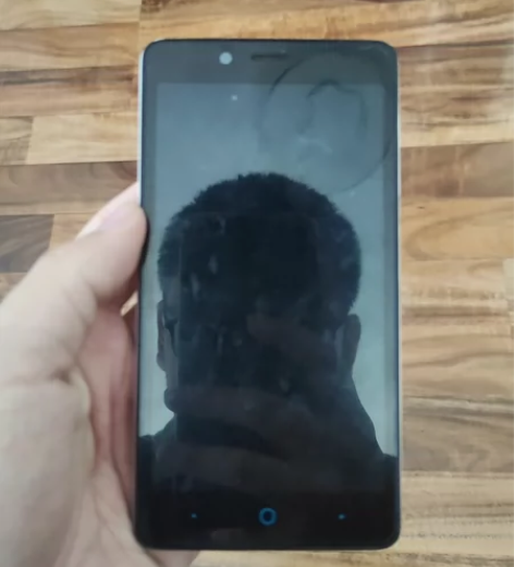 好久前的手机了,中兴A880,成色如图,时...