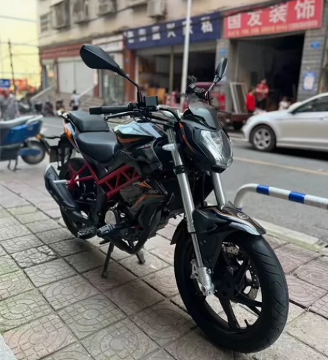18年贝纳利红宝龙150tnti，手续齐全...