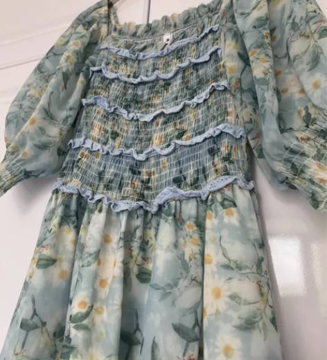 泡泡袖碎花公主风连衣裙小清新 胸口打揽设计...