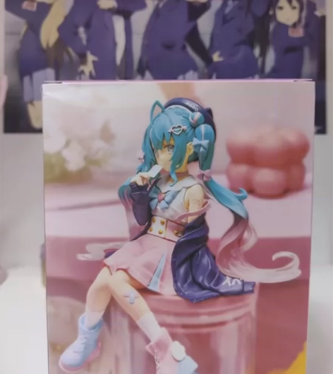 初音未来MIKU公主殿下坐姿压泡面桌面车载...