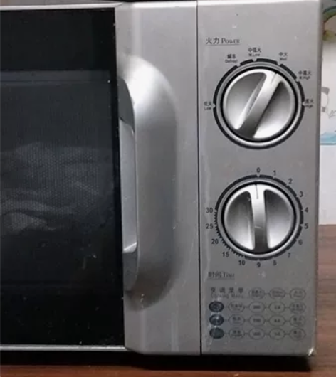 格兰仕微波炉  功能正常，线是接的，介意勿...